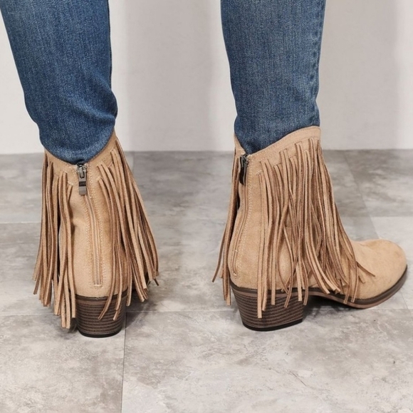 Wild Diva Lounge Noble-01 Fringe Faux Suede Taupe Western Ankle Boots Size 10 - Picture 4 of 5